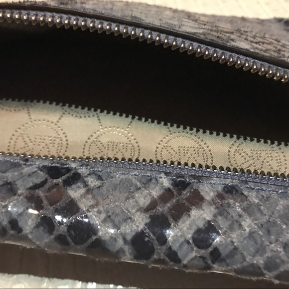 💎 Michael Kors Snakeskin Envelope Clutch - Picture 4 of 5